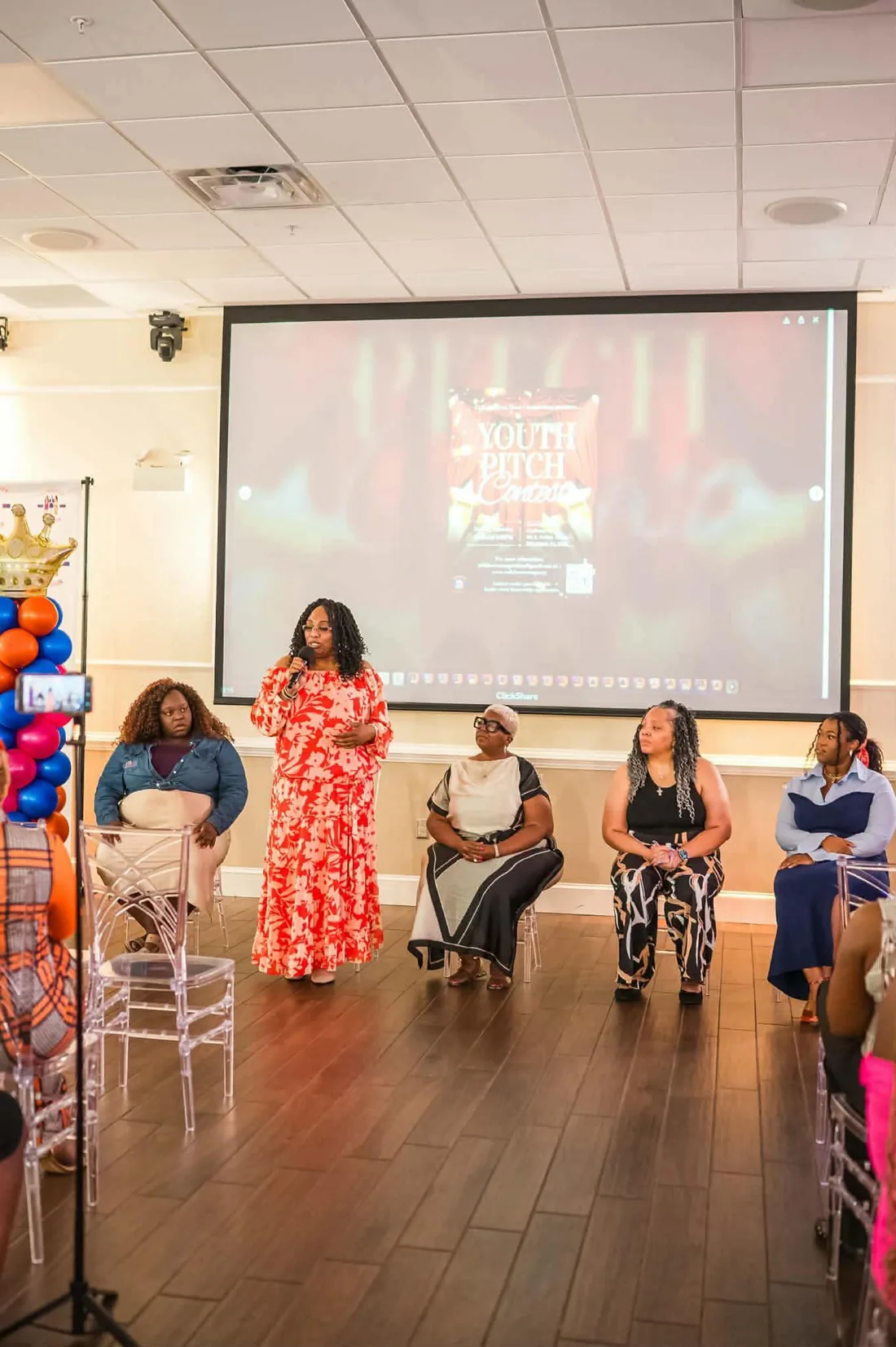 Desha leading a group discussion
